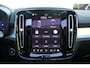 Volvo XC40 B4 Plus Black Edition | Panoramadak | Trekhaak | Verwarmbare voorstoelen, achterbank en stuurwiel | 360 graden camera | Premium audio by Harman Kardon | Apple carplay/Android auto
