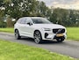 Volvo XC60 T6 Recharge R-Design|Pano|21”|ACC|Trekhaak|Memory|Keyless|Topstaat!