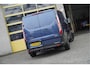 Ford Transit Custom 300 2.0 TDCI L1H1 Trail BJ2022 Lmv 16" (Zwart) | Led | Pdc | Trekhaak | Verwarmde voorruit | Achteruitrijcamera | Navi | Airco | Cruise control | Lederen bekleding | Verwarmde voorstoelen | Tussenschot | Achterdeuren | Zijdeur | Bijrijdersbank|3 Persoons