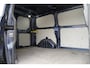 Ford Transit Custom 300 2.0 TDCI L1H1 Trail BJ2022 Lmv 16" (Zwart) | Led | Pdc | Trekhaak | Verwarmde voorruit | Achteruitrijcamera | Navi | Airco | Cruise control | Lederen bekleding | Verwarmde voorstoelen | Tussenschot | Achterdeuren | Zijdeur | Bijrijdersbank|3 Persoons