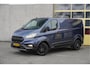 Ford Transit Custom 300 2.0 TDCI L1H1 Trail BJ2022 Lmv 16" (Zwart) | Led | Pdc | Trekhaak | Verwarmde voorruit | Achteruitrijcamera | Navi | Airco | Cruise control | Lederen bekleding | Verwarmde voorstoelen | Tussenschot | Achterdeuren | Zijdeur | Bijrijdersbank|3 Persoons