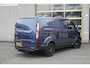 Ford Transit Custom 300 2.0 TDCI L1H1 Trail BJ2022 Lmv 16" (Zwart) | Led | Pdc | Trekhaak | Verwarmde voorruit | Achteruitrijcamera | Navi | Airco | Cruise control | Lederen bekleding | Verwarmde voorstoelen | Tussenschot | Achterdeuren | Zijdeur | Bijrijdersbank|3 Persoons