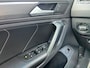 Volkswagen Tiguan 1.5 TSI R-Line Business+ NL.Auto/Panoramadak/Trekhaak/20Inch/Camera/Alcantara/IQ Light/1Ste Eigenaar!!