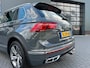 Volkswagen Tiguan 1.5 TSI R-Line Business+ NL.Auto/Panoramadak/Trekhaak/20Inch/Camera/Alcantara/IQ Light/1Ste Eigenaar!!