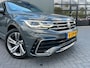 Volkswagen Tiguan 1.5 TSI R-Line Business+ NL.Auto/Panoramadak/Trekhaak/20Inch/Camera/Alcantara/IQ Light/1Ste Eigenaar!!