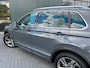 Volkswagen Tiguan 1.5 TSI R-Line Business+ NL.Auto/Panoramadak/Trekhaak/20Inch/Camera/Alcantara/IQ Light/1Ste Eigenaar!!