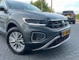 Volkswagen T-Roc 1.5 TSI Life Business NL.Auto/150PK/Stoelverw./Climatronic/Carplay/Trekhaak/1Ste Eigenaar/Dealer Onderhouden