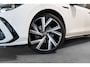 Volkswagen Golf 1.5 eTSI R-line 2021 DSG Pano IQ Carplay Camera