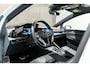 Volkswagen Golf 1.5 eTSI R-line 2021 DSG Pano IQ Carplay Camera