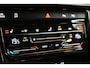 Volkswagen T-Roc 1.5 TSI 150pk R-Line Business+ | IQ. Light | Pano | Camera | 100% (Dealer) onderhouden label