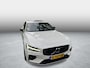 Volvo S60 2.0 B4 R-Design | Head-up Display | Harman Kardon Audio | Panoramadak | Achteruitrijcamera | LED Koplampen Adaptief | Keyless Entry | Elektrisch Verstelbare Voorstoelen | Cruise Control Adaptief | BLIS | Navigatie | Apple Carplay | Android Auto