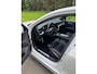 Volvo S60 2.0 B4 R-Design | Head-up Display | Harman Kardon Audio | Panoramadak | Achteruitrijcamera | LED Koplampen Adaptief | Keyless Entry | Elektrisch Verstelbare Voorstoelen | Cruise Control Adaptief | BLIS | Navigatie | Apple Carplay | Android Auto
