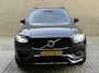 Volvo XC90 2.0 T8 Recharge AWD 445pk R-Design | SOH 100% | Long range | Leder/nubuck contourstoel | Memory | Stoel&stuurverwarming | Camera | Navigatie | Apple CarPlay | Full-LED | DAB | Keyless | Dodehoekdetectie | Elektrische achterklep | 20 inch velgen | Volledig onderhouden