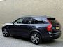 Volvo XC90 2.0 T8 Recharge AWD 445pk R-Design | SOH 100% | Long range | Leder/nubuck contourstoel | Memory | Stoel&stuurverwarming | Camera | Navigatie | Apple CarPlay | Full-LED | DAB | Keyless | Dodehoekdetectie | Elektrische achterklep | 20 inch velgen | Volledig onderhouden