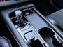 Volvo XC90 2.0 T8 Recharge AWD 445pk R-Design | SOH 100% | Long range | Leder/nubuck contourstoel | Memory | Stoel&stuurverwarming | Camera | Navigatie | Apple CarPlay | Full-LED | DAB | Keyless | Dodehoekdetectie | Elektrische achterklep | 20 inch velgen | Volledig onderhouden