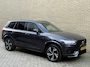 Volvo XC90 2.0 T8 Recharge AWD 445pk R-Design | SOH 100% | Long range | Leder/nubuck contourstoel | Memory | Stoel&stuurverwarming | Camera | Navigatie | Apple CarPlay | Full-LED | DAB | Keyless | Dodehoekdetectie | Elektrische achterklep | 20 inch velgen | Volledig onderhouden