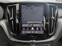 Volvo XC60 2.0 B5 Momentum Business | Trekhaak | Leder | Stoel & stuurverwarming | Camera | Standkachel | Pilot Assist |