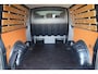 Volkswagen Transporter 2.0 TDI L2H1 DC Highline 110PK / 75kW, NL auto, nieuw door ons geleverd en onderhouden, adaptieve cruise control (ACC), verwarmbare voorruit, LED koplampen, dubbele cabine met 5 zitplaatsen, navigatie, airco, DAB+, parkeersensoren voor en achter (PDC), elektrisch verstel-, verwarm- en inklapbare buitenspiegels, glas look, achterdeuren met ruiten, lat om lat laadvloer, trekhaak, 17" LMV, licht en zichtpakket, grootlichtassistent (Light Assist) etc.etc.