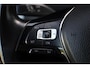 Volkswagen Transporter 2.0 TDI L2H1 DC Highline 110PK / 75kW, NL auto, nieuw door ons geleverd en onderhouden, adaptieve cruise control (ACC), verwarmbare voorruit, LED koplampen, dubbele cabine met 5 zitplaatsen, navigatie, airco, DAB+, parkeersensoren voor en achter (PDC), elektrisch verstel-, verwarm- en inklapbare buitenspiegels, glas look, achterdeuren met ruiten, lat om lat laadvloer, trekhaak, 17" LMV, licht en zichtpakket, grootlichtassistent (Light Assist) etc.etc.