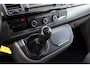 Volkswagen Transporter 2.0 TDI L2H1 DC Highline 110PK / 75kW, NL auto, nieuw door ons geleverd en onderhouden, adaptieve cruise control (ACC), verwarmbare voorruit, LED koplampen, dubbele cabine met 5 zitplaatsen, navigatie, airco, DAB+, parkeersensoren voor en achter (PDC), elektrisch verstel-, verwarm- en inklapbare buitenspiegels, glas look, achterdeuren met ruiten, lat om lat laadvloer, trekhaak, 17" LMV, licht en zichtpakket, grootlichtassistent (Light Assist) etc.etc.