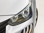 Peugeot 208 1.2 Hybrid 110 e-DCS6 Sport Style Automaat (APPLE CARPLAY, GROOT NAVI, PARKEERSENSOREN, SPORTSTOELEN, CRUISE, LANE ASSIST, NIEUWSTAAT)