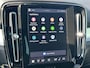 Volvo XC40 2.0 B4 Plus Dark Mild hybrid, Automaat, Trekhaak semi elektrisch, Stoelverwarming, Stuurverwarming, Parkeercamera. 19 inch wielen met all-season banden