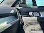 Volvo XC40 2.0 B4 Plus Dark Mild hybrid, Automaat, Trekhaak semi elektrisch, Stoelverwarming, Stuurverwarming, Parkeercamera. 19 inch wielen met all-season banden