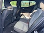 Volvo XC40 2.0 B4 Plus Dark Mild hybrid, Automaat, Trekhaak semi elektrisch, Stoelverwarming, Stuurverwarming, Parkeercamera. 19 inch wielen met all-season banden