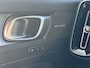 Volvo XC40 2.0 B4 Plus Dark Mild hybrid, Automaat, Trekhaak semi elektrisch, Stoelverwarming, Stuurverwarming, Parkeercamera. 19 inch wielen met all-season banden