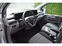 Volkswagen e-Transporter Caravelle 9 persoons/climate control voor en achter/LMV/Cruise control/Camera Wij zijn op afspraak geopend! Graag bellen voor uw komst.