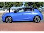 Opel Corsa-e Ultimate 50 kWh, Panoramadak, Sportstoelen, Zwart dak, Zwarte hemel, Pdc voor + achter + camera, Stoel-stuurverwarming, Ful Ledverlichting, Keyless go/entry