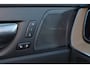 Volvo XC60 T6 Recharge AWD Plus Dark - Panorama/schuifdak - IntelliSafe Assist & Surround - 360º Camera - Harman Kardon audio - Verwarmde voorstoelen, stuur & achterbank - Parkeersensoren voor & achter - Elektr. bedienb. voorstoelen met geheugen - Head up display - Draadloze tel. lader - Inklapbare trekhaak - 19'' LMV