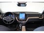 Volvo XC60 T6 Recharge AWD Plus Dark - Panorama/schuifdak - IntelliSafe Assist & Surround - 360º Camera - Harman Kardon audio - Verwarmde voorstoelen, stuur & achterbank - Parkeersensoren voor & achter - Elektr. bedienb. voorstoelen met geheugen - Head up display - Draadloze tel. lader - Inklapbare trekhaak - 19'' LMV