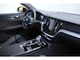 Volvo V60 T8 Plug-in hybrid AWD Ultra Dark | Panoramadak | Trekhaak | 360 graden camera | Head-up display | Verwarmbare voorstoelen, achterbank en stuurwiel | Premium audio by Harman Kardon