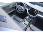 Volvo V60 T8 Plug-in hybrid AWD Ultra Dark | Panoramadak | Trekhaak | 360 graden camera | Head-up display | Verwarmbare voorstoelen, achterbank en stuurwiel | Premium audio by Harman Kardon
