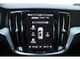 Volvo V60 T8 Plug-in hybrid AWD Ultra Dark | Panoramadak | Trekhaak | 360 graden camera | Head-up display | Verwarmbare voorstoelen, achterbank en stuurwiel | Premium audio by Harman Kardon