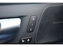 Volvo V60 T8 Plug-in hybrid AWD Ultra Dark | Panoramadak | Trekhaak | 360 graden camera | Head-up display | Verwarmbare voorstoelen, achterbank en stuurwiel | Premium audio by Harman Kardon
