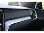 Volvo V60 T8 Plug-in hybrid AWD Ultra Dark | Panoramadak | Trekhaak | 360 graden camera | Head-up display | Verwarmbare voorstoelen, achterbank en stuurwiel | Premium audio by Harman Kardon