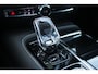 Volvo V60 T8 Plug-in hybrid AWD Ultra Dark | Panoramadak | Trekhaak | 360 graden camera | Head-up display | Verwarmbare voorstoelen, achterbank en stuurwiel | Premium audio by Harman Kardon