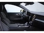 Volvo V60 T8 Plug-in hybrid AWD Ultra Dark | Panoramadak | Trekhaak | 360 graden camera | Head-up display | Verwarmbare voorstoelen, achterbank en stuurwiel | Premium audio by Harman Kardon