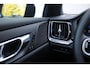 Volvo V60 T8 Plug-in hybrid AWD Ultra Dark | Panoramadak | Trekhaak | 360 graden camera | Head-up display | Verwarmbare voorstoelen, achterbank en stuurwiel | Premium audio by Harman Kardon
