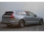 Volvo V60 T8 Plug-in hybrid AWD Ultra Dark | Panoramadak | Trekhaak | 360 graden camera | Head-up display | Verwarmbare voorstoelen, achterbank en stuurwiel | Premium audio by Harman Kardon