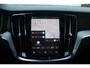 Volvo V60 T8 Plug-in hybrid AWD Ultra Dark | Panoramadak | Trekhaak | 360 graden camera | Head-up display | Verwarmbare voorstoelen, achterbank en stuurwiel | Premium audio by Harman Kardon
