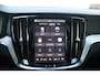 Volvo V60 T8 Plug-in hybrid AWD Ultra Dark | Panoramadak | Trekhaak | 360 graden camera | Head-up display | Verwarmbare voorstoelen, achterbank en stuurwiel | Premium audio by Harman Kardon