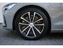 Volvo V60 T8 Plug-in hybrid AWD Ultra Dark | Panoramadak | Trekhaak | 360 graden camera | Head-up display | Verwarmbare voorstoelen, achterbank en stuurwiel | Premium audio by Harman Kardon