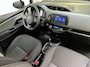 Toyota Yaris 1.5 Hybrid Dynamic | Apple Carplay / Android Auto | Parkeersensoren Voor | Parkeercamera Achter | Lichtsensor + Regensensor | Cruise Control | Rijstrooksensor | 15"Lichtmetalen Velgen