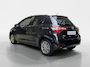 Toyota Yaris 1.5 Hybrid Dynamic | Apple Carplay / Android Auto | Parkeersensoren Voor | Parkeercamera Achter | Lichtsensor + Regensensor | Cruise Control | Rijstrooksensor | 15"Lichtmetalen Velgen