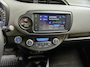 Toyota Yaris 1.5 Hybrid Dynamic | Apple Carplay / Android Auto | Parkeersensoren Voor | Parkeercamera Achter | Lichtsensor + Regensensor | Cruise Control | Rijstrooksensor | 15"Lichtmetalen Velgen