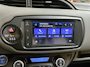 Toyota Yaris 1.5 Hybrid Dynamic | Apple Carplay / Android Auto | Parkeersensoren Voor | Parkeercamera Achter | Lichtsensor + Regensensor | Cruise Control | Rijstrooksensor | 15"Lichtmetalen Velgen