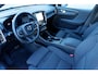 Volvo EX40 Single Motor Extended Range Plus 82 kWh | Trekhaak | Verwarmbare voorstoelen en stuurwiel | Premium audio by Harman Kardon | Keyless | Adaptieve cruise control Warmtepomp